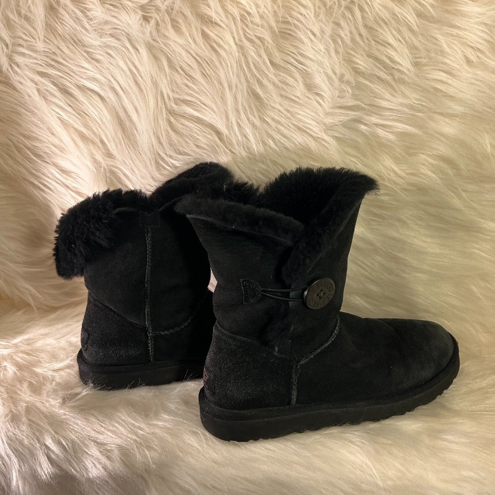 UGG BAILEY BOOTS SIZE 7 AUTHENTICITY TAG